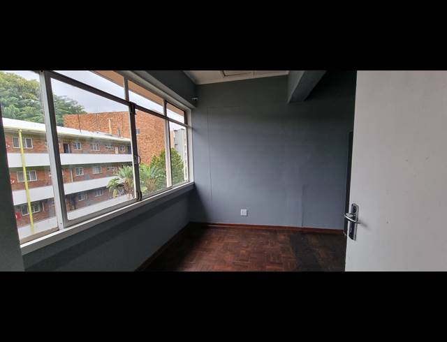 3 BEDROOM FLAT RENTED IN SUNNYSIDE